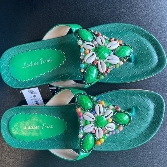 Handcrafted Green women slippers - Picture 1 of 4